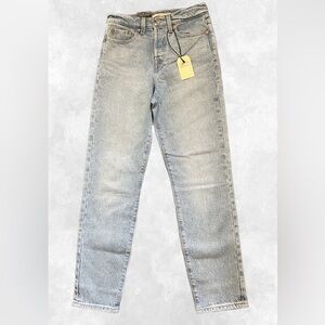 LEVI’S wedgie fit light wash jeans